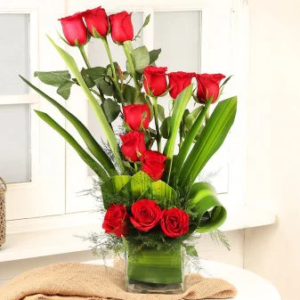 12 red rose vase