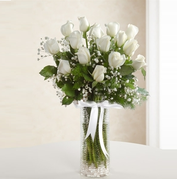 15 white roses vase