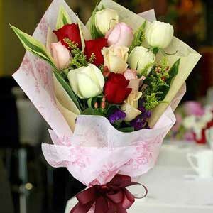 Companion – 12 Mix Roses Hand Bouquet Delivery in Sharjah