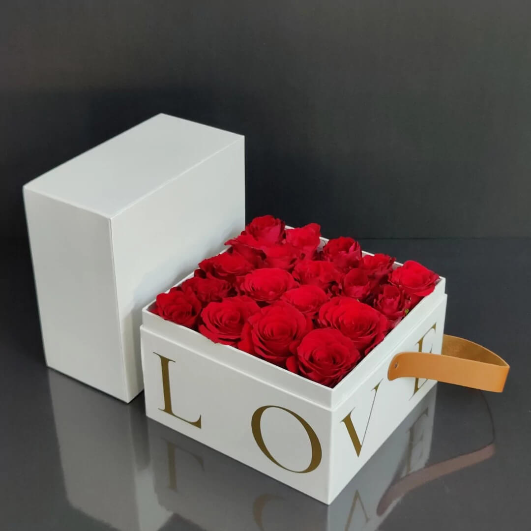 red roses love box