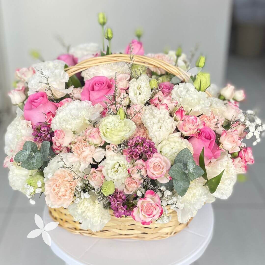mix flowers basket delivery Sharjah