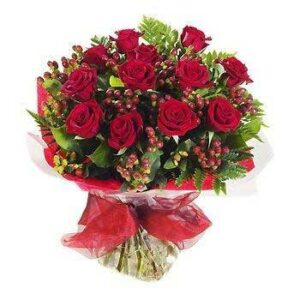 red roses berry bouquet