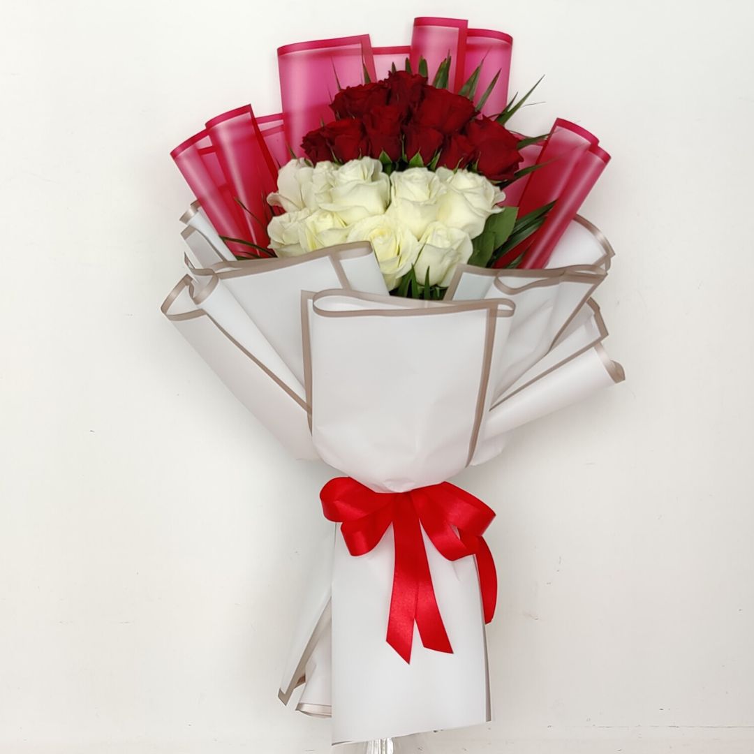 red white roses bouquet