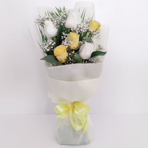 Yellow white roses bouquet