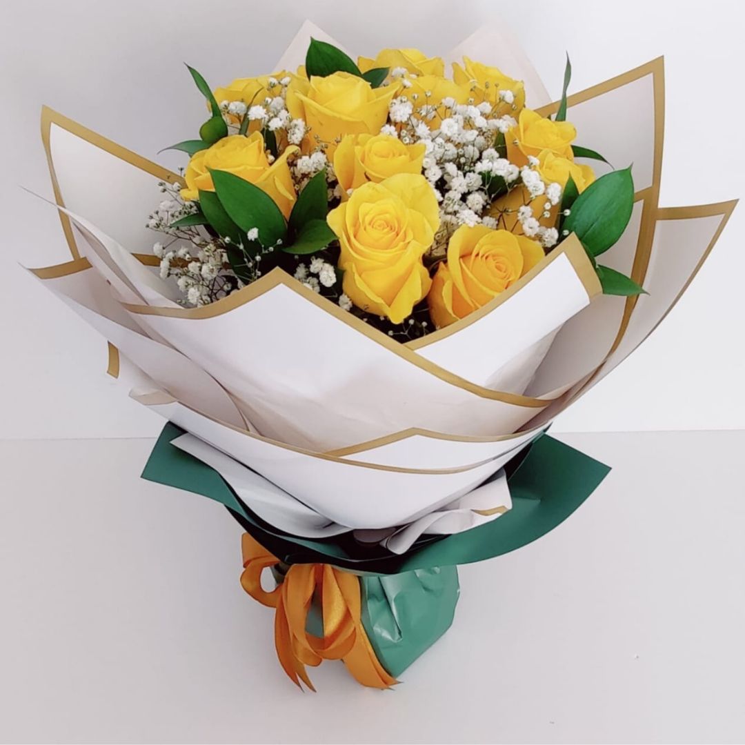 15 yellow roses bouquet