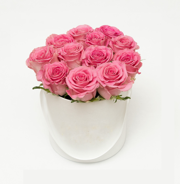 12 pink roses box