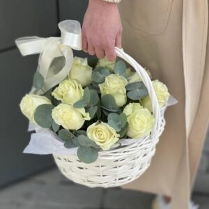 15 white roses basket