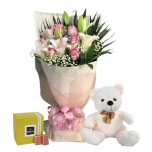 Bouquet Roses Lilies Teddy Patchi Chocolates