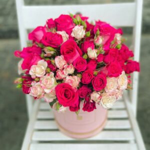 Box of Dark and Light Pink Spray Roses