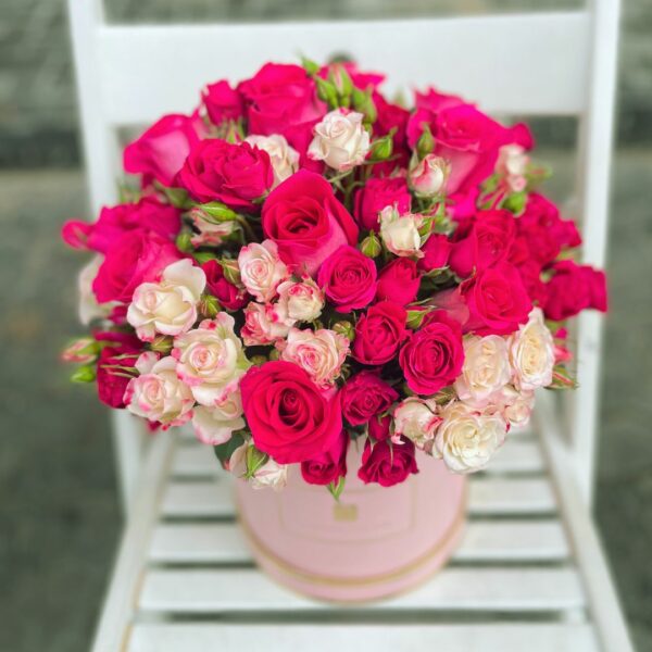 Box of Dark and Light Pink Spray Roses