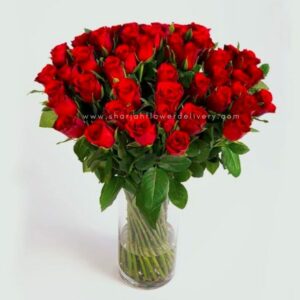 red roses glass vase