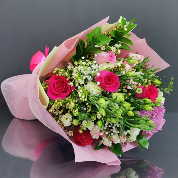 seasonal flowers bouquet delivery in Sharjah