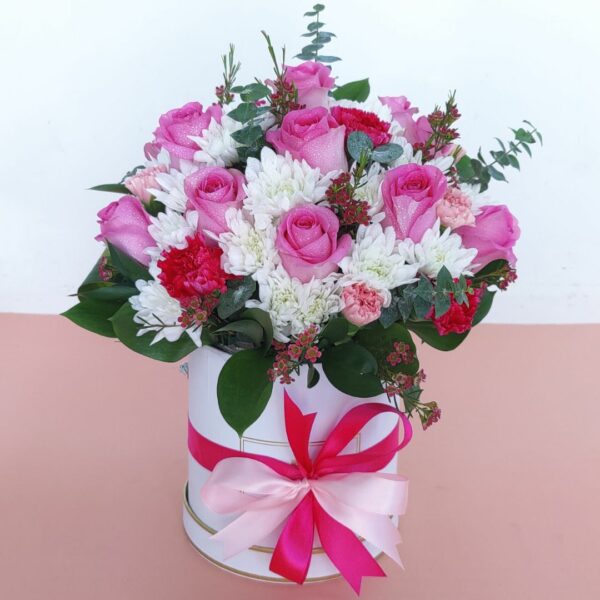 roses chrysanthemum carnation box